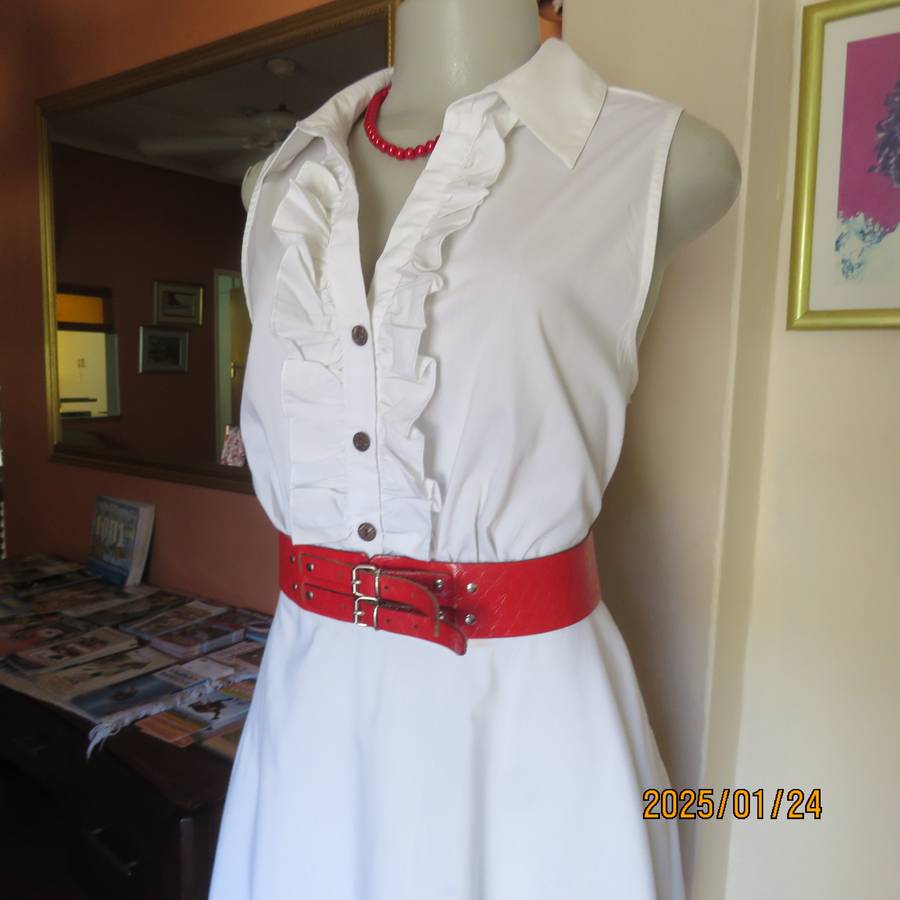 FASHION EXPRESS white polycotton stretch size 42 dress. Button down frilled top.A-line lined bottom.