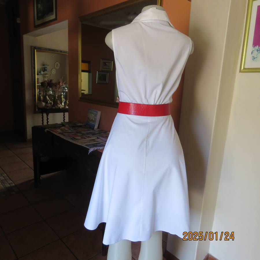 FASHION EXPRESS white polycotton stretch size 42 dress. Button down frilled top.A-line lined bottom.