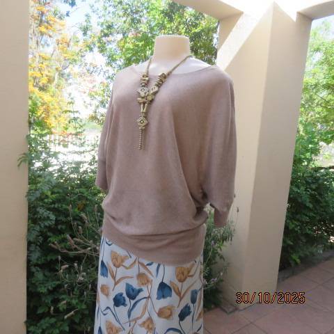 FABULOUS acrylic-gold lurex knit slip over blouson style top. Size 42-44