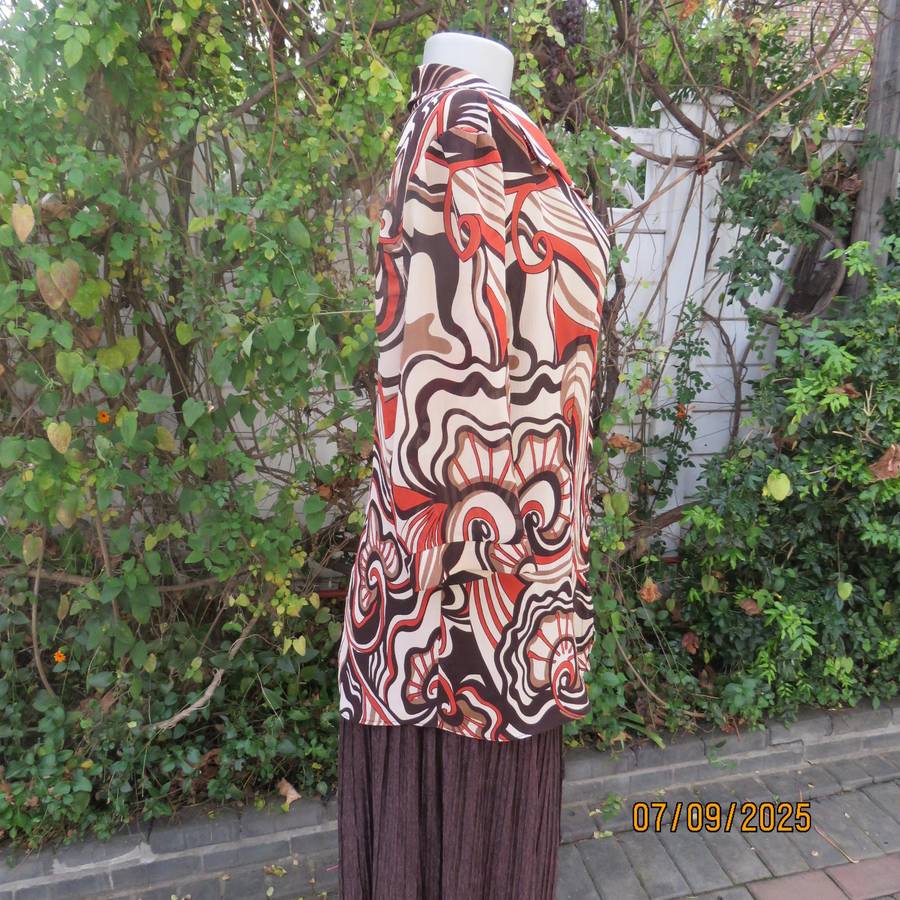 PRIMA geometrical print autumn colour creased polyester top. Elbow length sleeves. Size 42