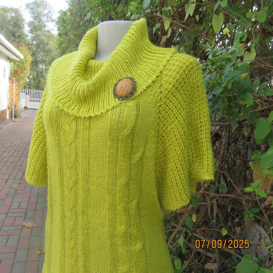 SAKURA long acrylic knit top in corn yellow. Short wide raglan sleeves. Poloneck. Size 40-42