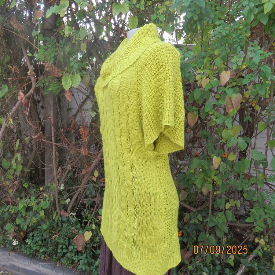 SAKURA long acrylic knit top in corn yellow. Short wide raglan sleeves. Poloneck. Size 40-42