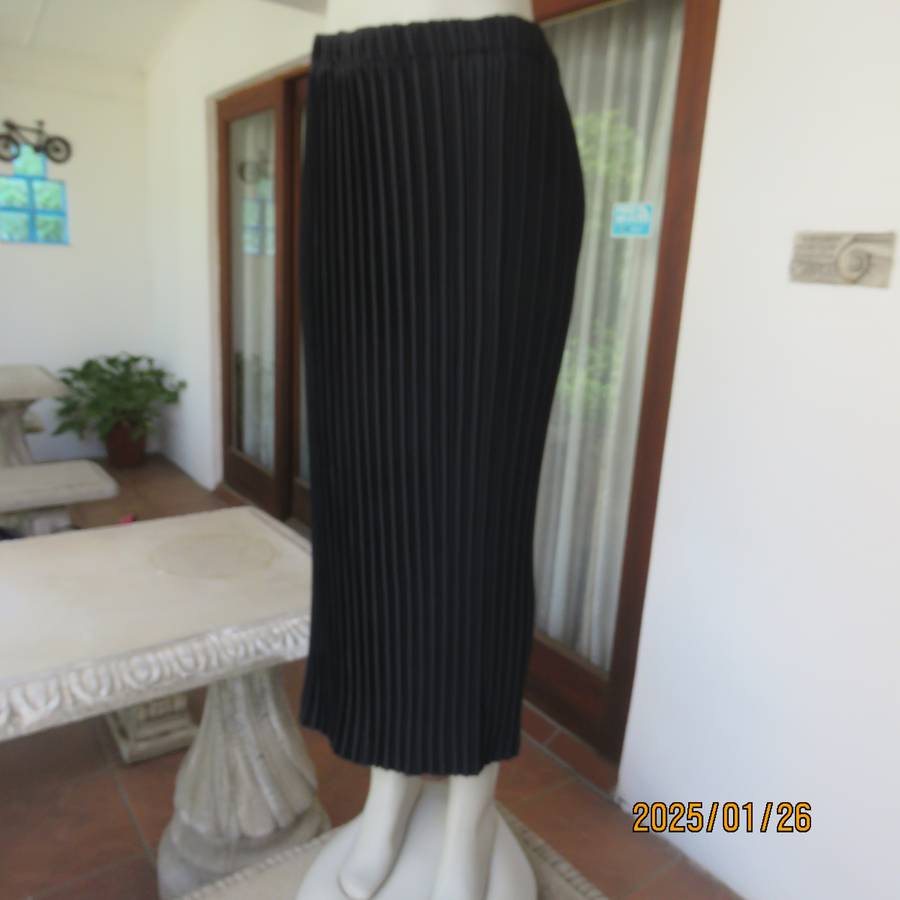 CHARISMA black fine permanent pleated polyester skirt size 36 with elasticated waist. Ankle length