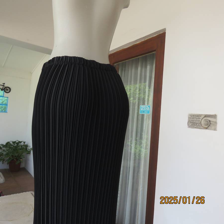 CHARISMA black fine permanent pleated polyester skirt size 36 with elasticated waist. Ankle length