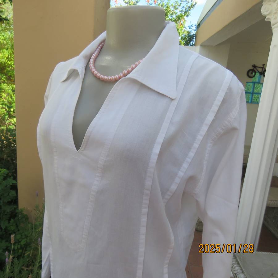 Snow white ESSENTIAL wear slip over long sleeve fine cotton top. V neck with collar. Size 35. As new