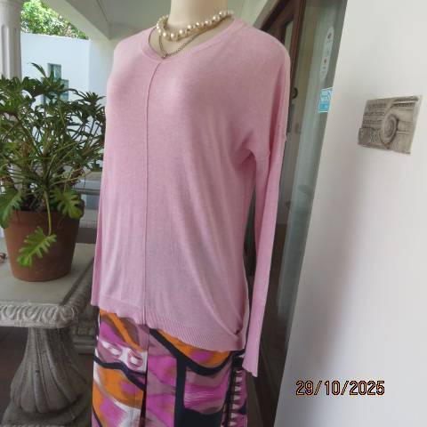 EDC tea rose pink acrylic knit soft slop over top with longer back. Size 38