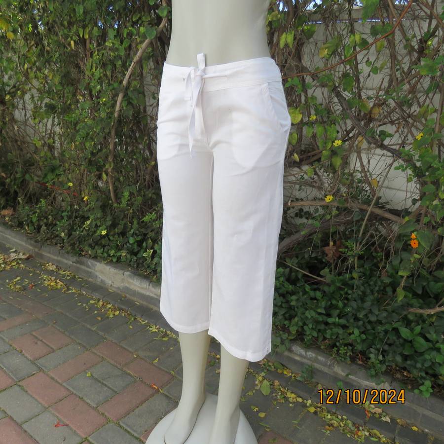 Snow white linen/cotton blend no stretch cropped pants by DUNNES size 34. Front pockets.Brand new co