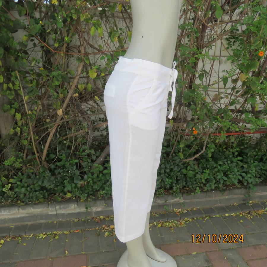 Snow white linen/cotton blend no stretch cropped pants by DUNNES size 34. Front pockets.Brand new co