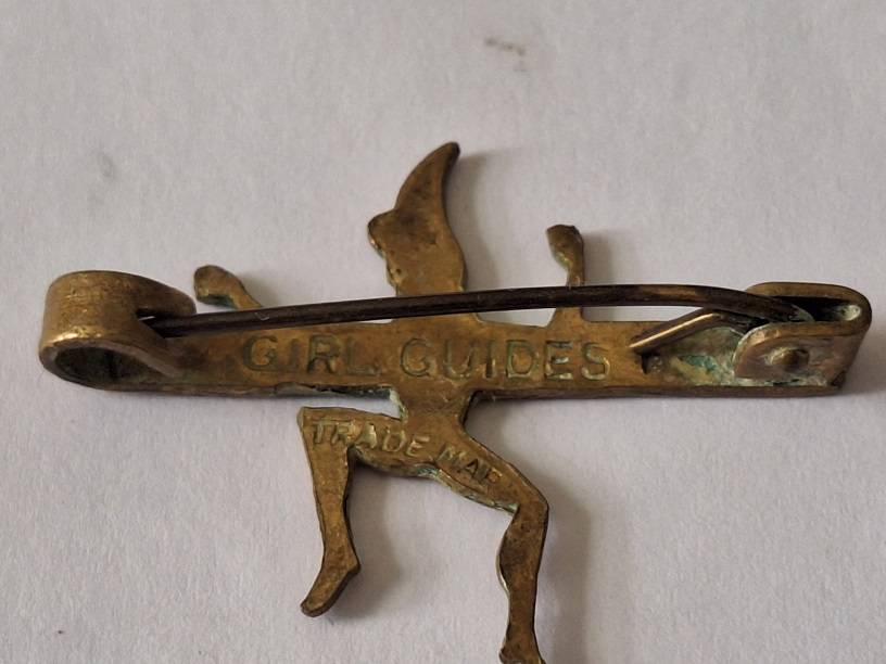 1950s Girl Guide Brownie Pixie promise badge