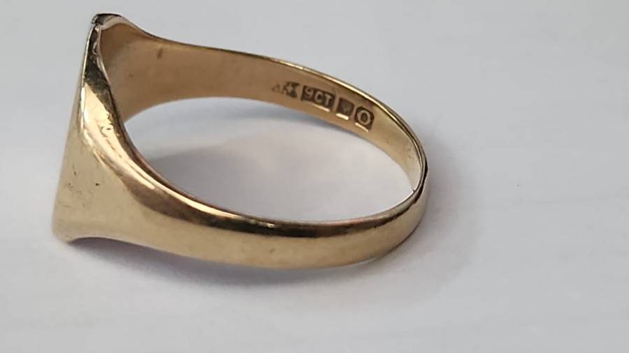 GOLD SIGNET MENS RING - 20MM INNER DIAMETER 4.4 GRAM