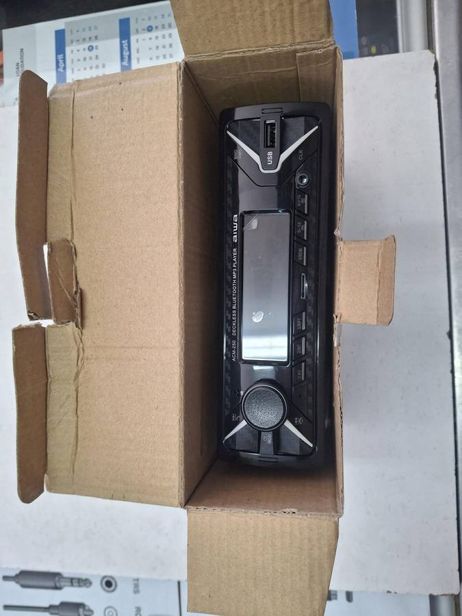AIWA ACM-250 CAR RADIO