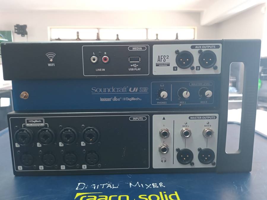 SOUNDCRAFT UI12 DIGITAL MIXER WITH CASE