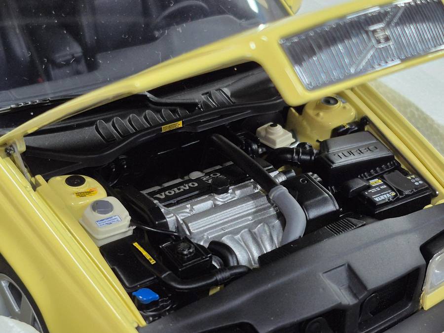 AUTOart - Volvo 850 T-5R Sedan