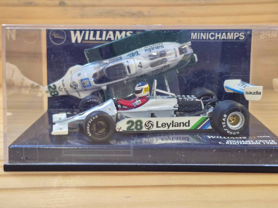 F1 MINICHAMPS + RED LINE - WILLIAMS FW07B + FERRARI F2007
