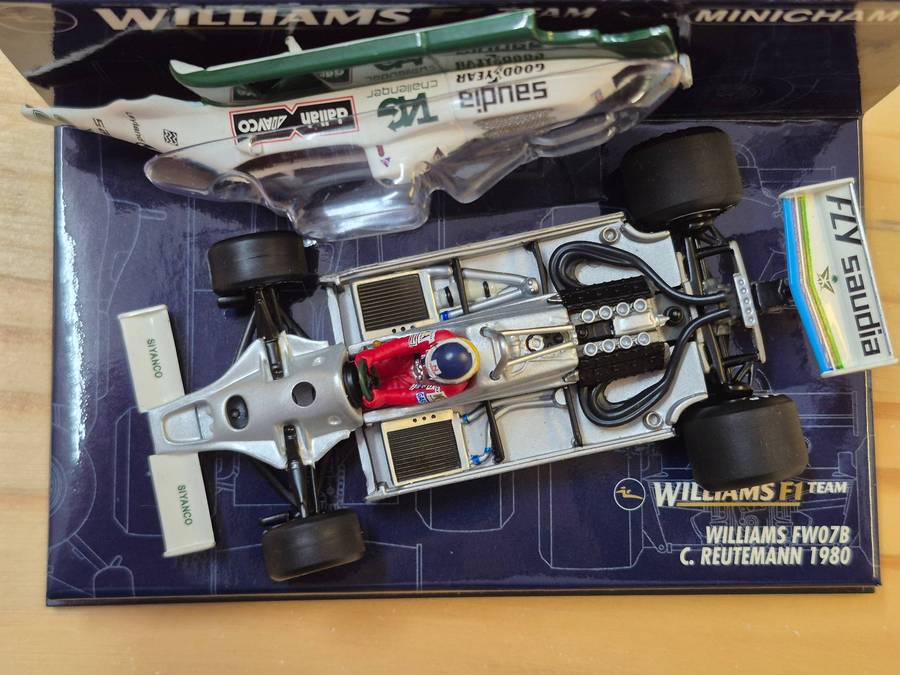 F1 MINICHAMPS + RED LINE - WILLIAMS FW07B + FERRARI F2007