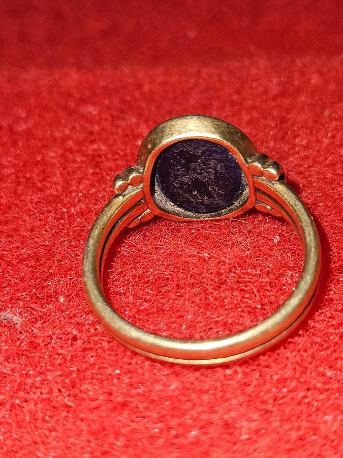 Pre-Owned 9ct Yellow Gold Lapis Lazuli Signet Ring