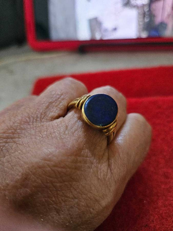Pre-Owned 9ct Yellow Gold Lapis Lazuli Signet Ring
