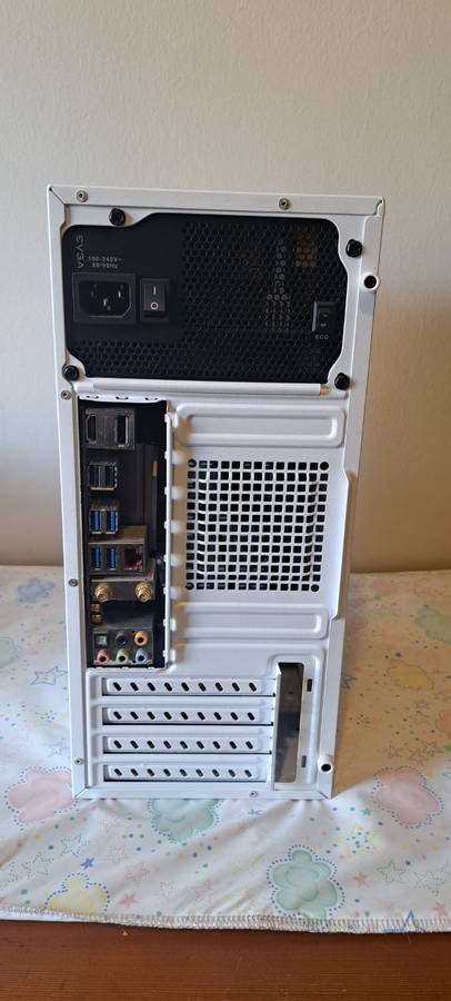 Complete Mini ITX Computer: Intel i7 7700 , B250i Strix , Corsair Vengeance 2x8GB DDR4 , EVGA 750W