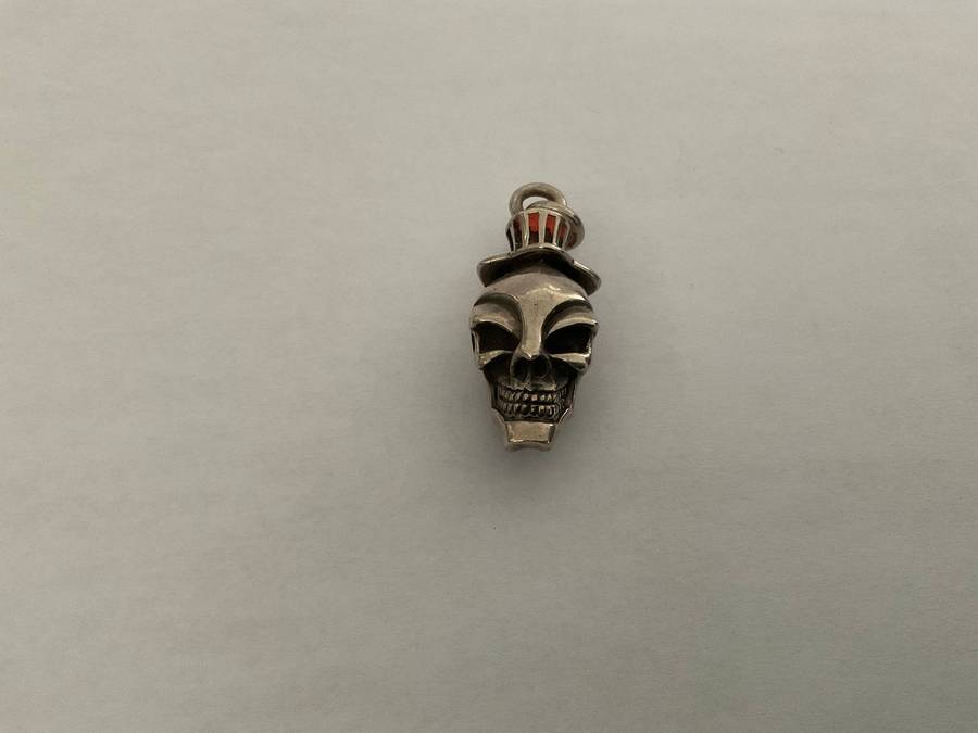 A sterling silver skull pendant