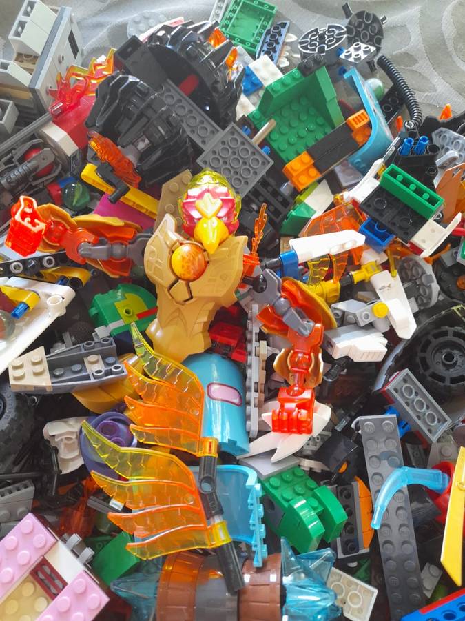JOBLOT OF GENUINE LEGO - 4kg - ALL FOR ONE BID