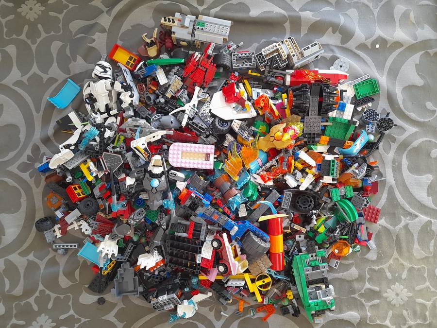 JOBLOT OF GENUINE LEGO - 4kg - ALL FOR ONE BID