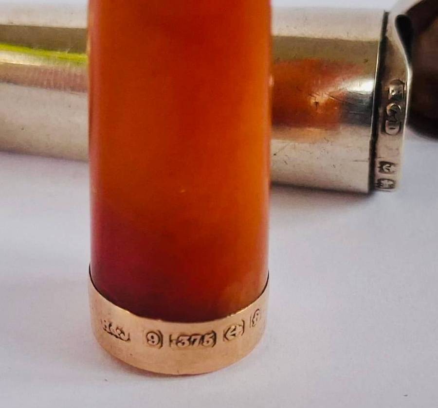 9ct GOLD & AMBER CIGARETTE MOUTHPIECE.
