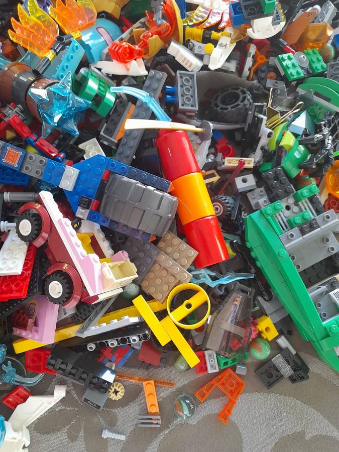 JOBLOT OF GENUINE LEGO - 4kg - ALL FOR ONE BID