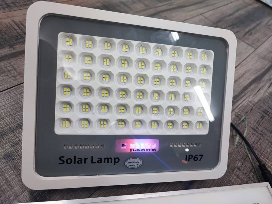 Solar Powered LED Floodlight With Remote Control 200W