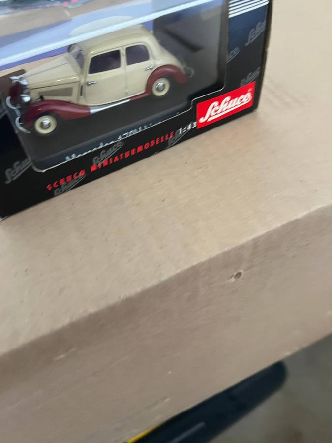 Schuco Mercedes 170V Limousine 1:43