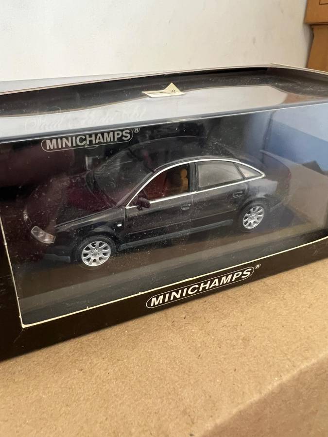Audi A6 Saloon 1997 [Blue Metallic] 1:43 (Minichamps)