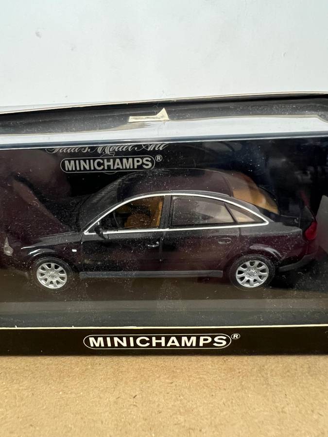 Audi A6 Saloon 1997 [Blue Metallic] 1:43 (Minichamps)