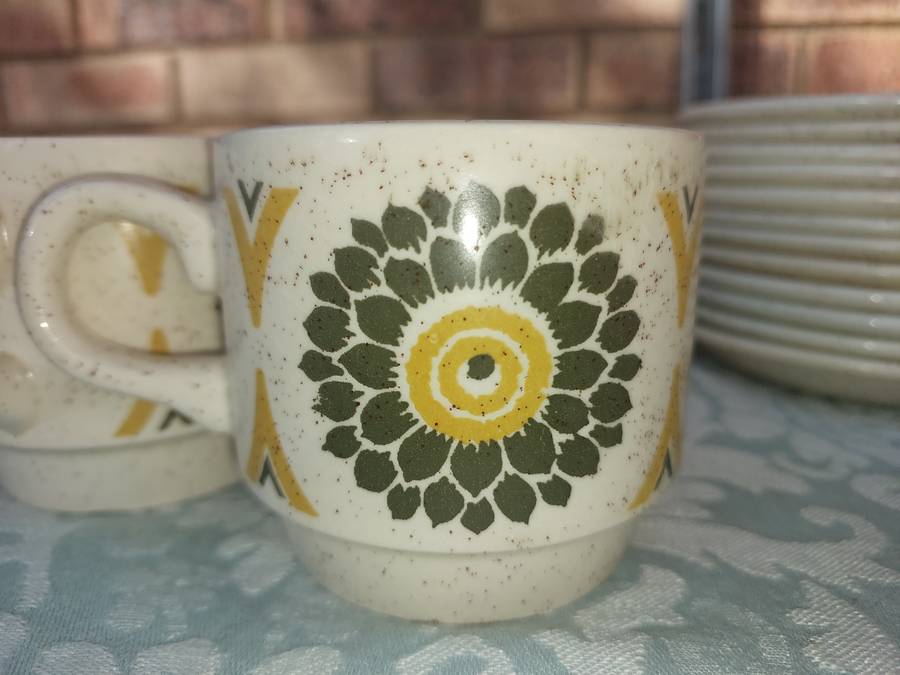 A VINTAGE STONEWARE SUNFLOWER DESIGN 24-PIECE TEACUP AND SAUCER SET