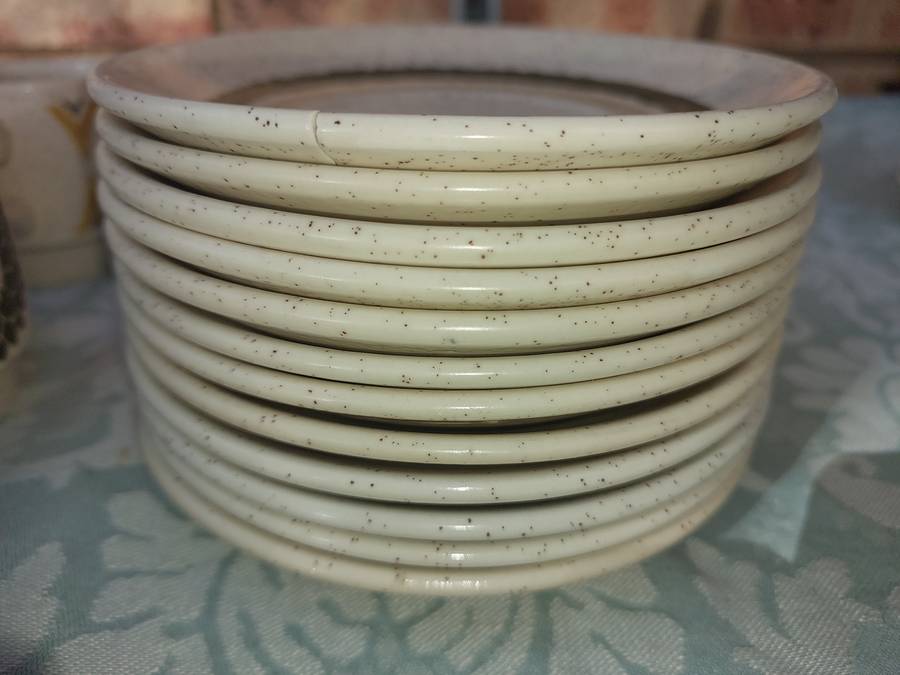 A VINTAGE STONEWARE SUNFLOWER DESIGN 24-PIECE TEACUP AND SAUCER SET