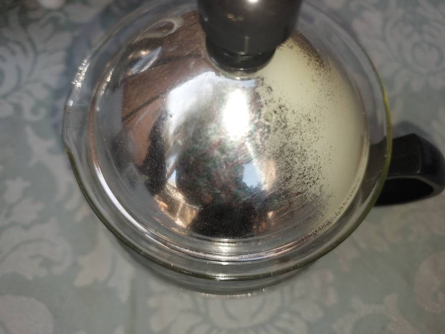 A VINTAGE AND ANTIQUE COLLECTION KITCHENALIA SOLD AS IS