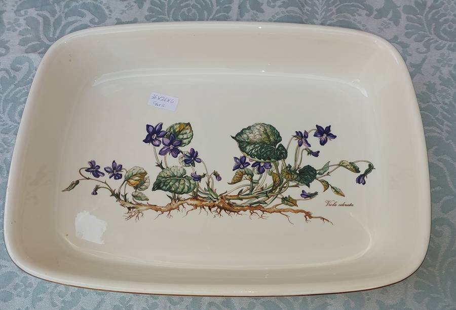A BEAUTIFUL VILEROY AND BOCH VILBOFOUR BOTANICA PORCELAN PLATTER