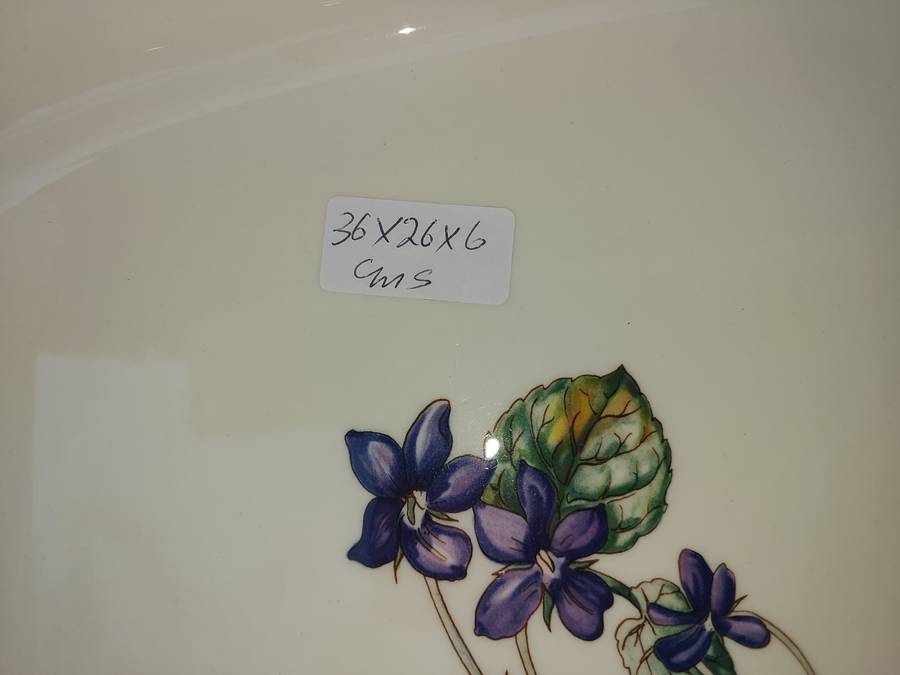 A BEAUTIFUL VILEROY AND BOCH VILBOFOUR BOTANICA PORCELAN PLATTER