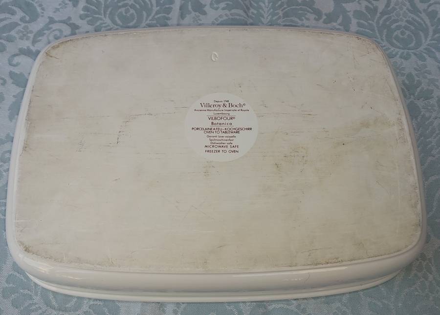 A BEAUTIFUL VILEROY AND BOCH VILBOFOUR BOTANICA PORCELAN PLATTER