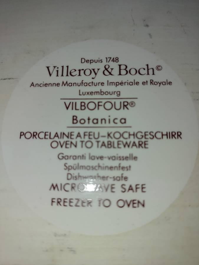 A BEAUTIFUL VILEROY AND BOCH VILBOFOUR BOTANICA PORCELAN PLATTER