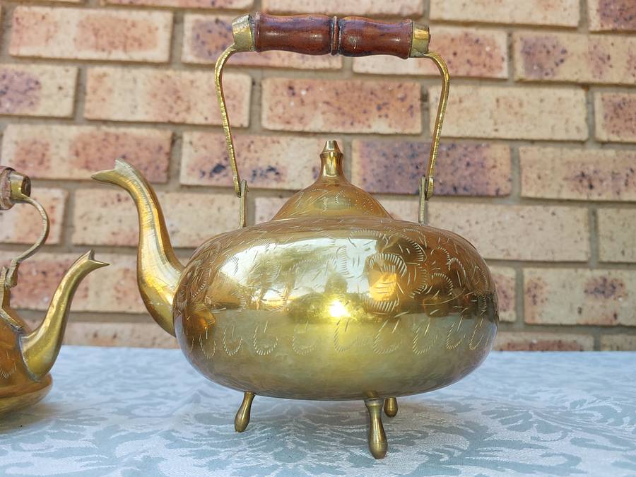 A SET OF BRASS ART DECOR KETTLES WITH AN ASIAN DESIGN