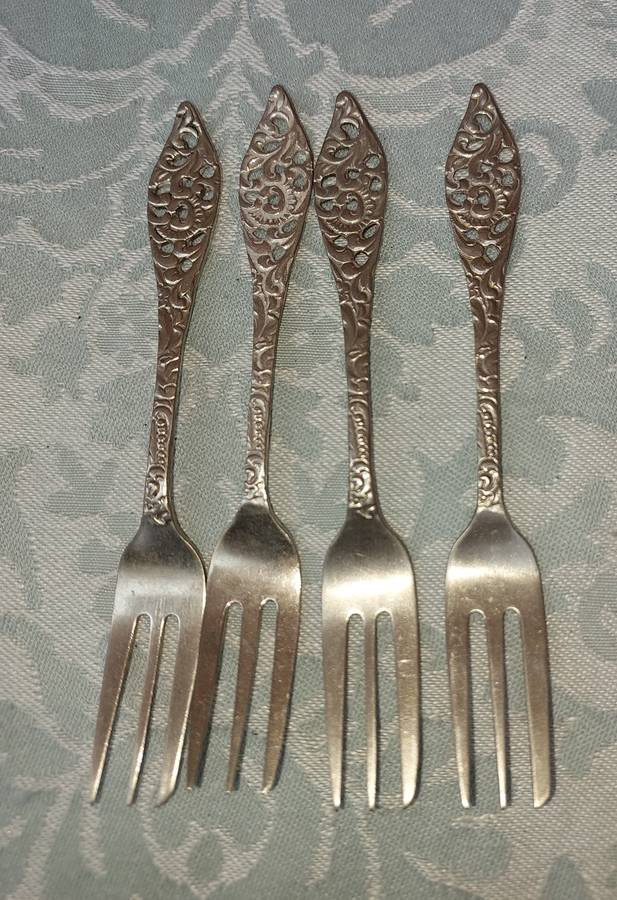 A VINTAGE SET OF COCKTAIL FORKS SOLD AS IS