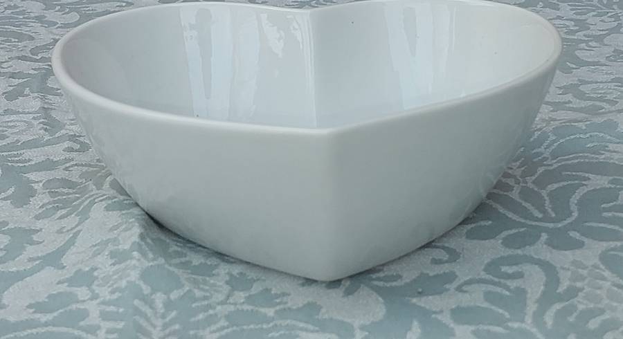 AN ART DECOR HEART SHAPED PORCELAIN PURE WHITE SERVING BOWL