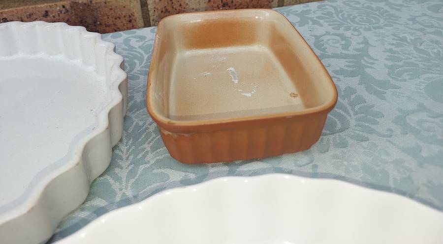 A COLLECTION OF 6 OVEN PROOF PIE BAKING CERAMIC MOULDS