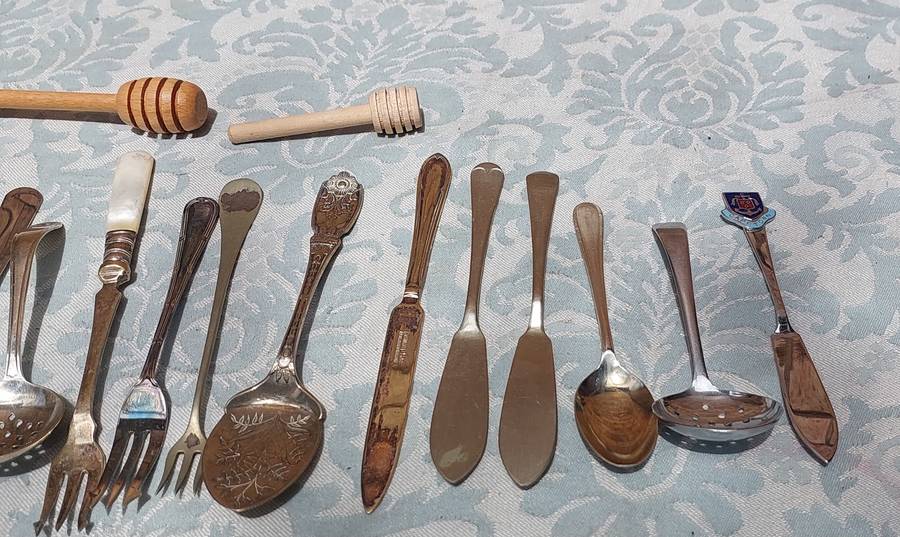A BULK JOBLOT MIXED CUTLERY