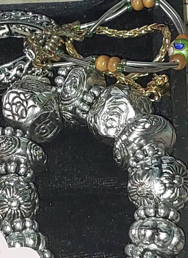 A VINTAGE JOBLOT BRACELETS AND BANGLES SOLD AS IS