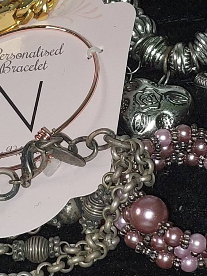 A VINTAGE JOBLOT BRACELETS AND BANGLES SOLD AS IS