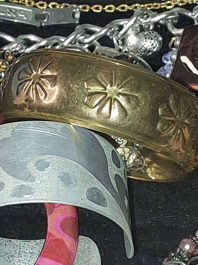 A VINTAGE JOBLOT BRACELETS AND BANGLES SOLD AS IS