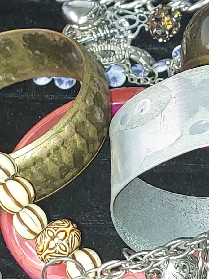 A VINTAGE JOBLOT BRACELETS AND BANGLES SOLD AS IS