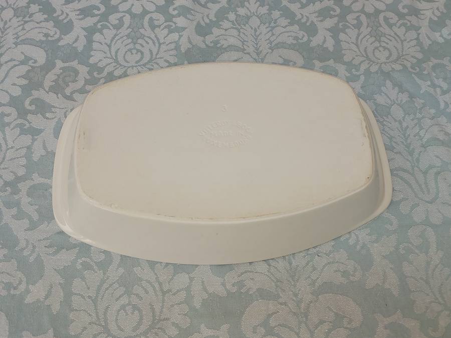 TWO VINTAGE VILEROY & BOCH CASSEROLES SOLD AS IS