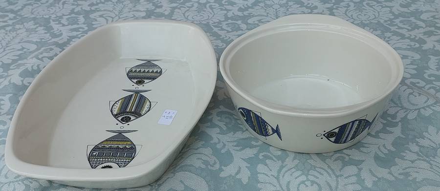 TWO VINTAGE VILEROY & BOCH CASSEROLES SOLD AS IS