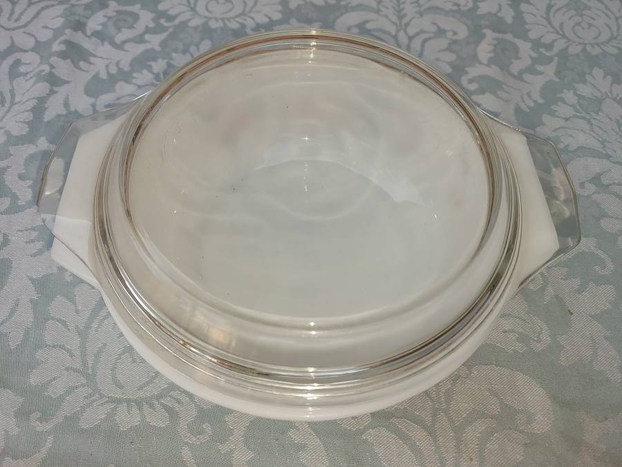 A VINTAGE GLASS CASSEROLE WITH A LID SOLD AS IS